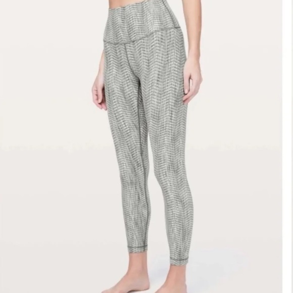lululemon athletica Pants - lululemon Wunder Under 7/8 Jaquard Size 6 leggings